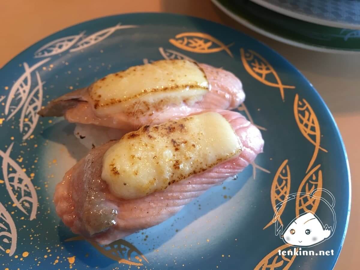 唐戸市場の回転寿司の炙りサーモン