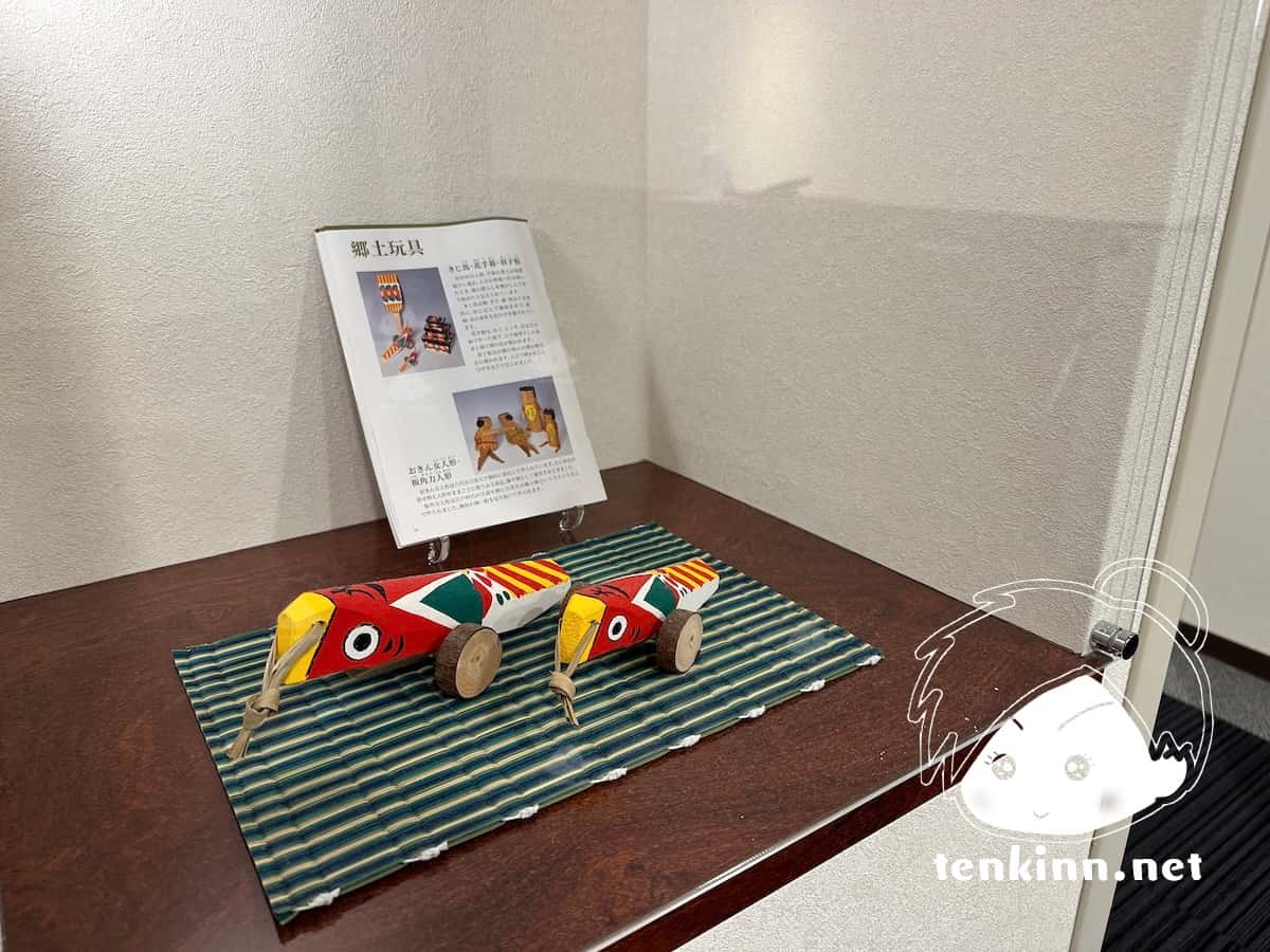 夏目友人帳コラボホテル「ニャンコ先生とお泊まり！」東急レイ熊本に泊まってきた。旅行記ブログ。本物のきじ馬も飾ってあった