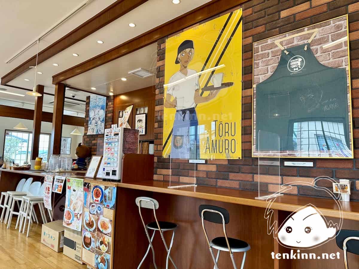 鳥取の北栄町由良駅にあるコナンの家米花商店街内にある喫茶ポアロに行ってきた。店内のディスプレイには安室透のエプロンも！青山先生の直筆絵と直筆サイン入り