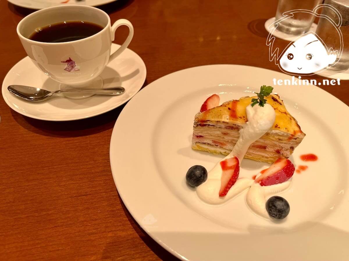 博多駅でご飯ランキング。カフェレジャン珈琲舎のだのケーキセット。ミルクレープとコーヒー