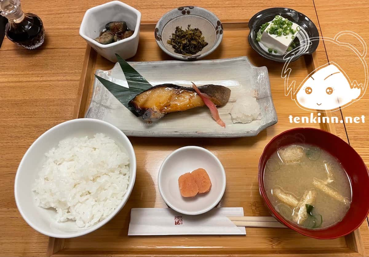 博多駅でご飯ランキング。めんたい料理博多椒房庵を食べてみた。銀だらみりん焼き御膳。