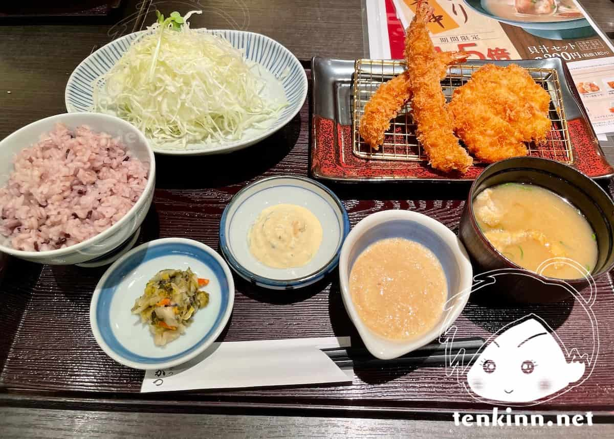 博多駅でご飯ランキング。濱かつでとんかつを食べてみた。とろろ付きエビチキンランチ