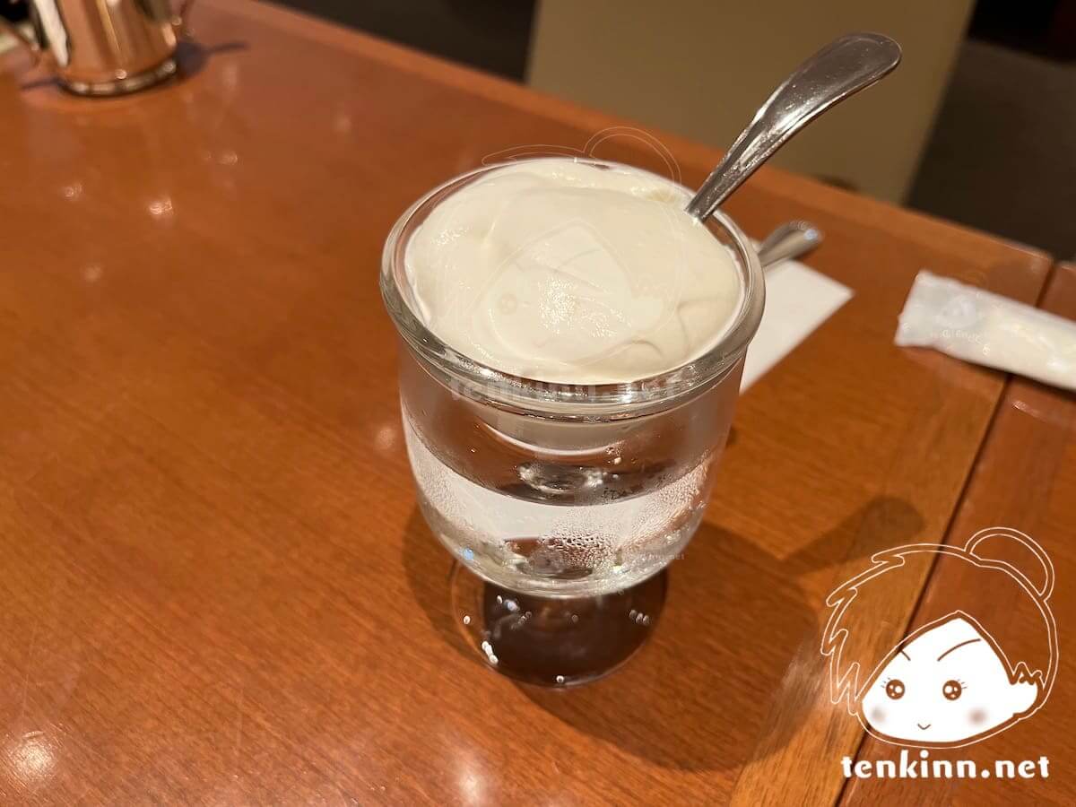 博多駅でご飯ランキング。カフェレジャン珈琲舎のだの生クリーム