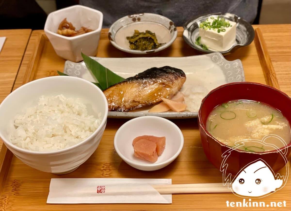 博多駅でご飯ランキング。めんたい料理博多椒房庵を食べてみた。銀だらみりん焼き御膳ある日