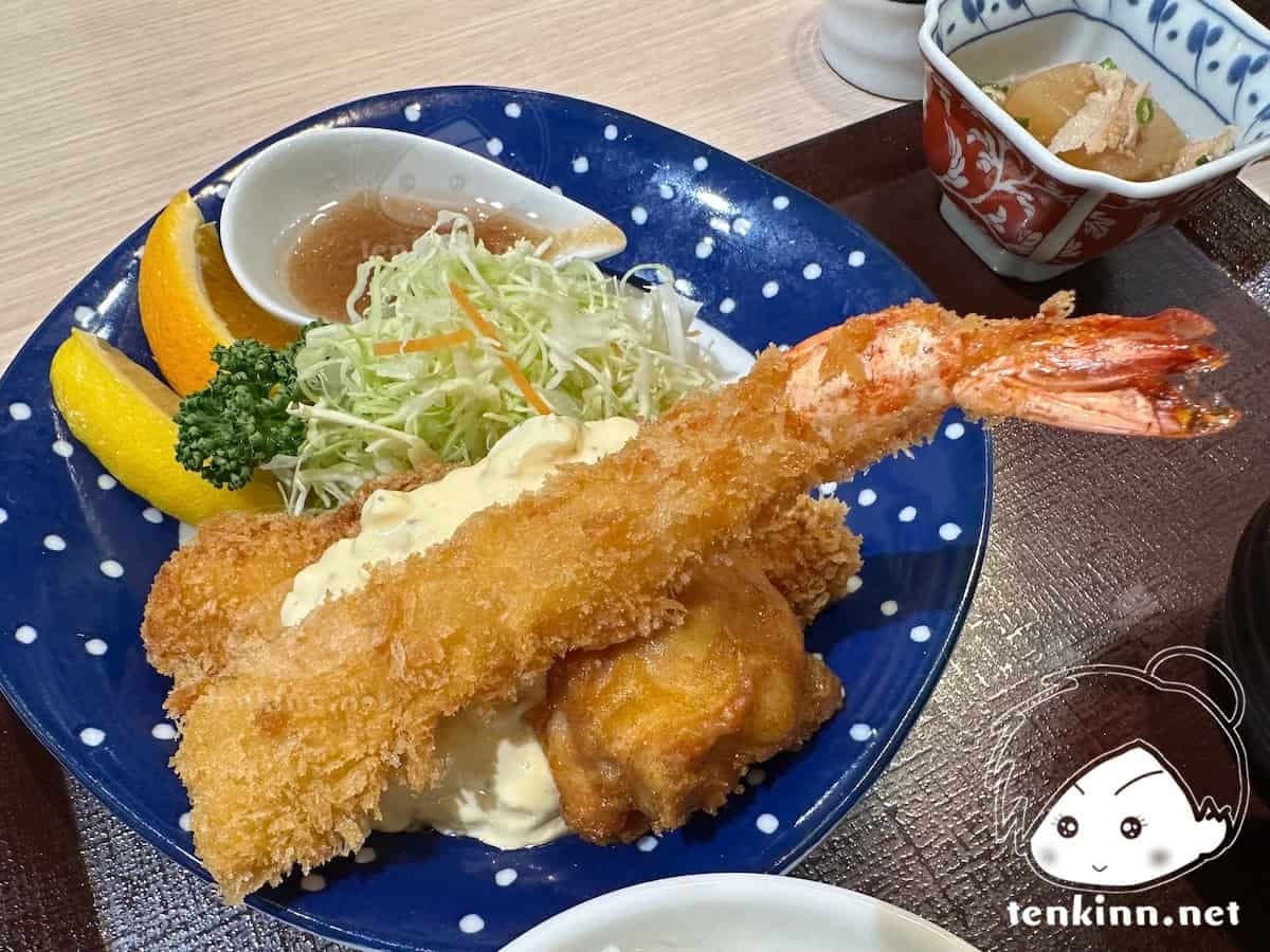 博多駅でご飯ランキング。海鮮丼 日の出を食べてみた。ミックスフライ定食の口コミ評価