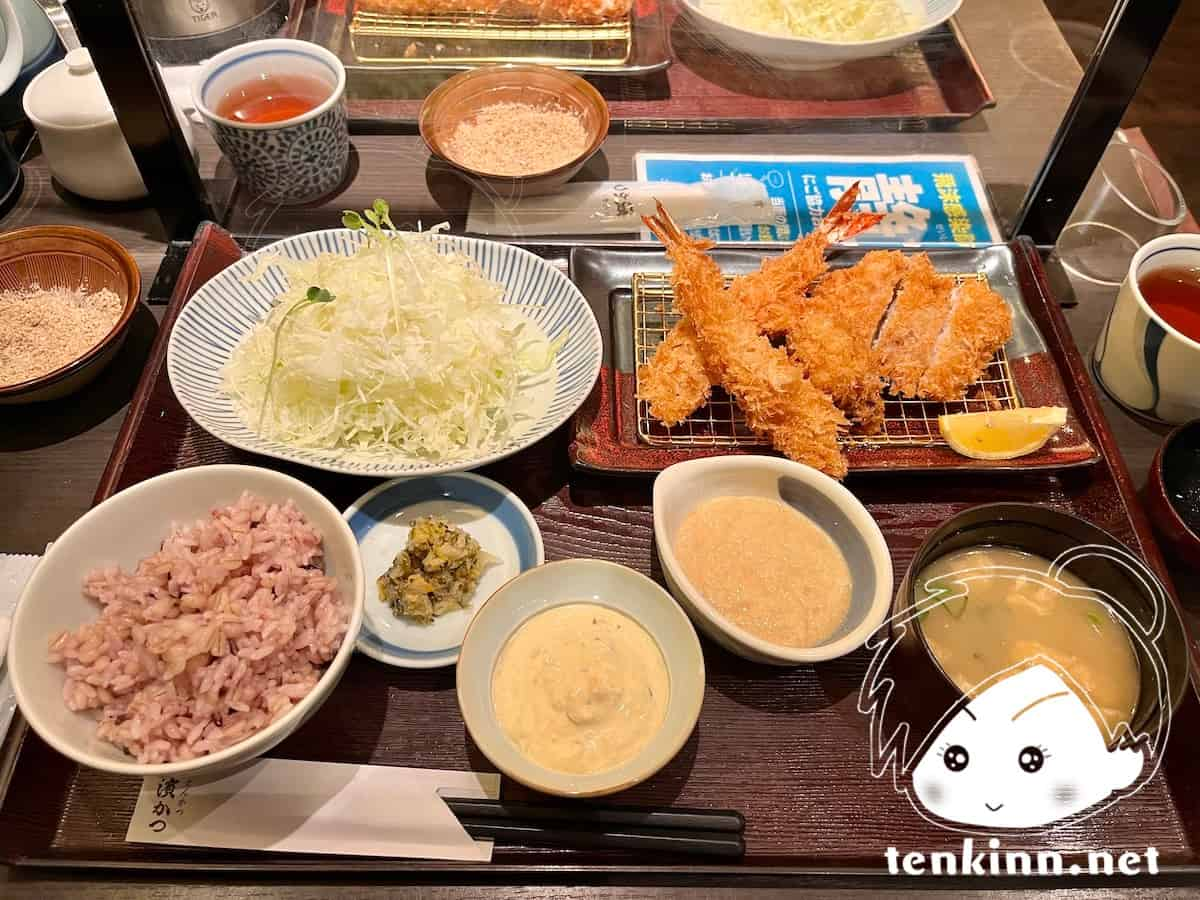 博多駅でご飯ランキング。濱かつでとんかつを食べてみた。牡蠣フライとヒレ、とろろセット