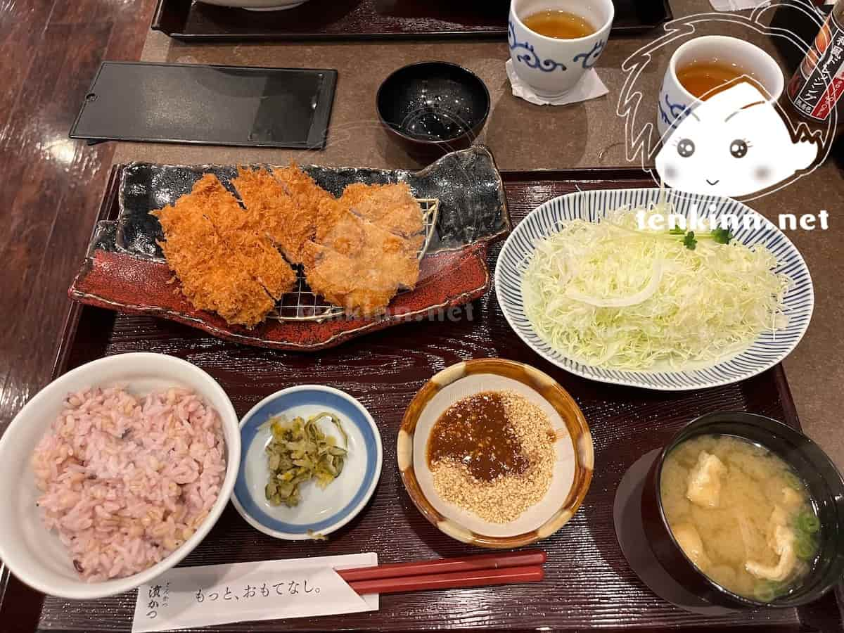 博多駅でご飯ランキング。濱かつでとんかつを食べてみた。ロースとヒレかつ