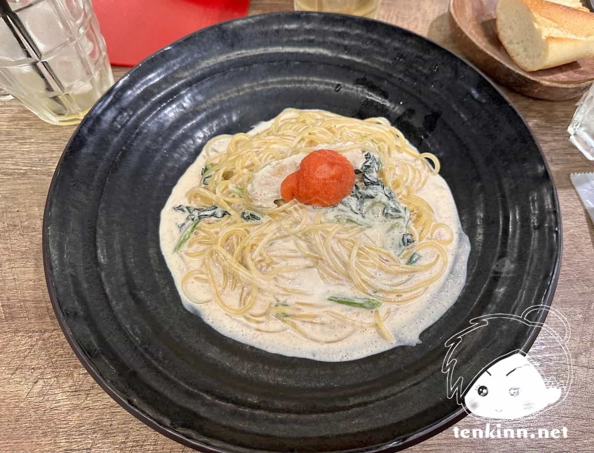 博多駅でご飯ランキング。フェリーチェバジルで食べてみた。サーモン＋ほうれん草＋明太子。